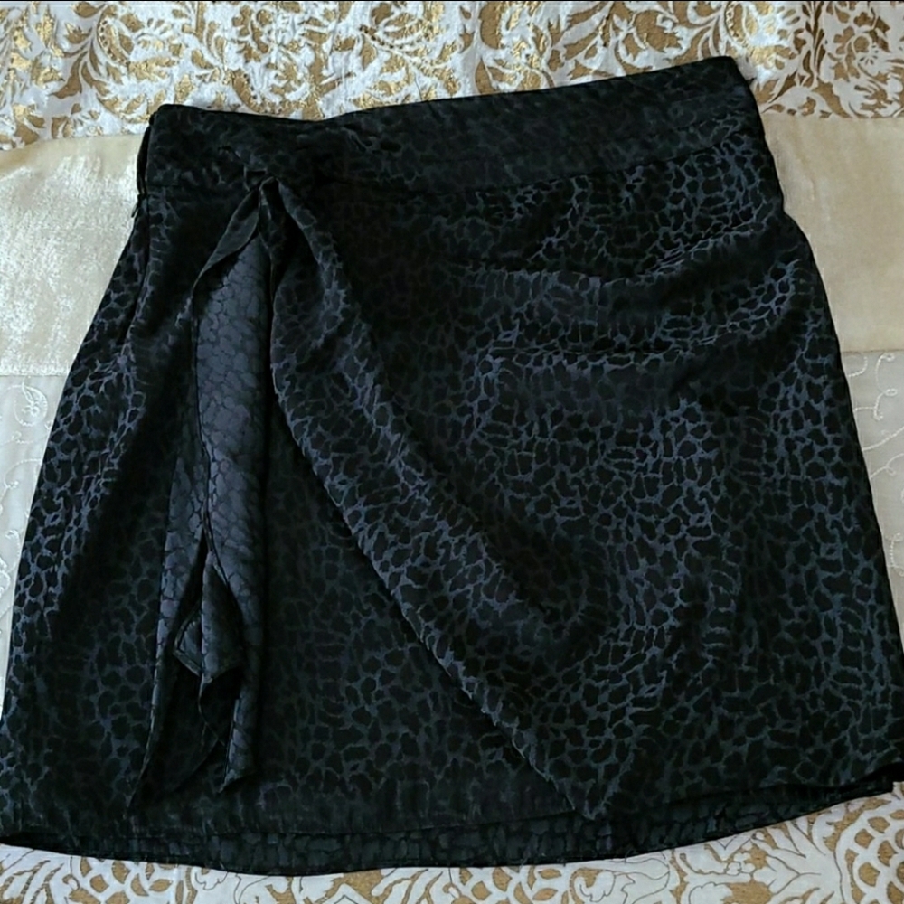 GUESS Wrap Skirt - Size 6